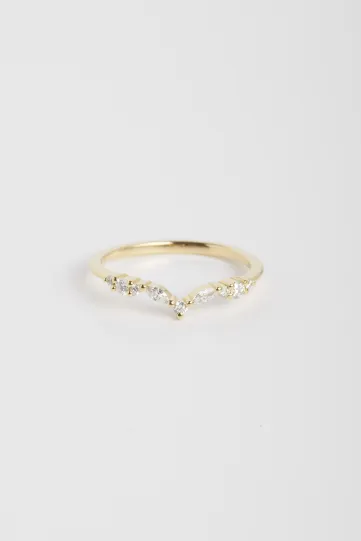 The Agathe ring in 18k yellow gold set with marquise and brilliant-cut diamonds.