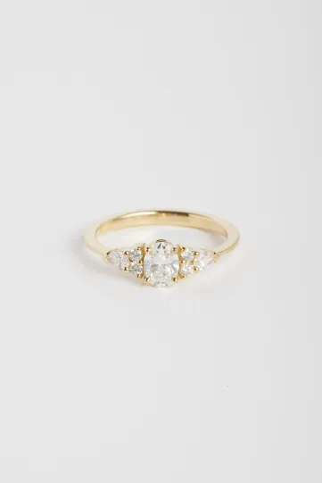 Ring Julie L in yellow gold