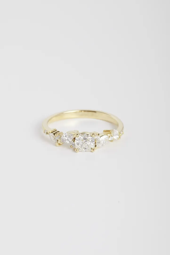 Ring Rania Coussin in yellow gold