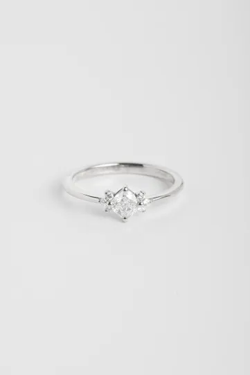 Ring Farah M in white gold